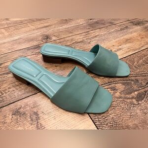 Vince Camuto Cheleah Slide Seashore Blue